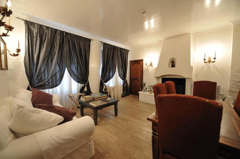 فوجيا White House Hotel المظهر الخارجي الصورة
